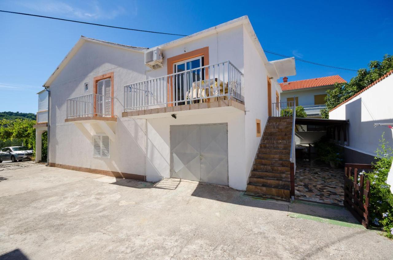 Apartment Elvira Lopar