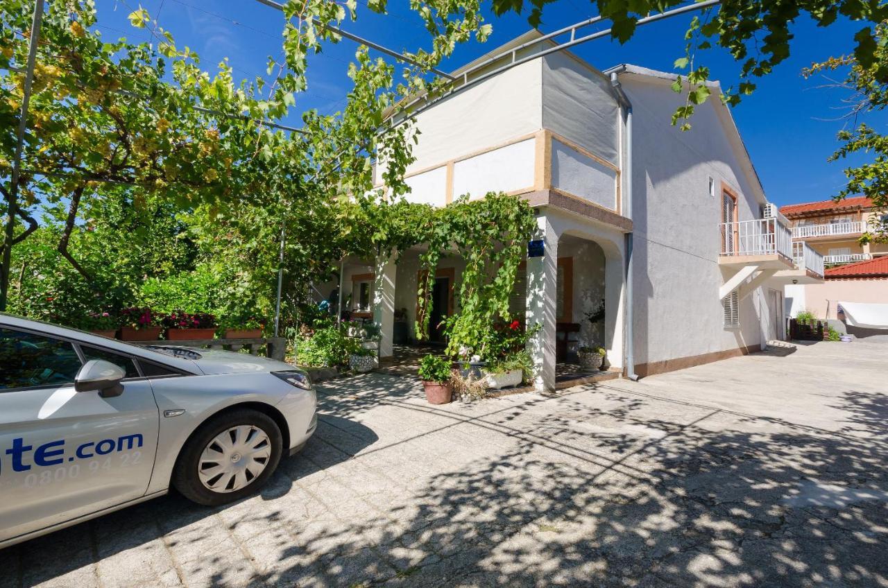 Apartment Elvira Lopar