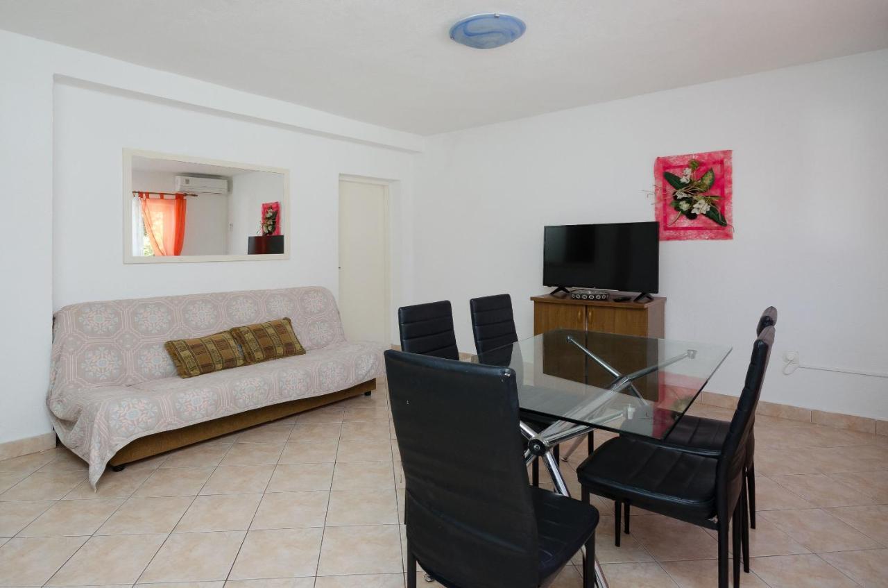 Apartment Elvira Lopar
