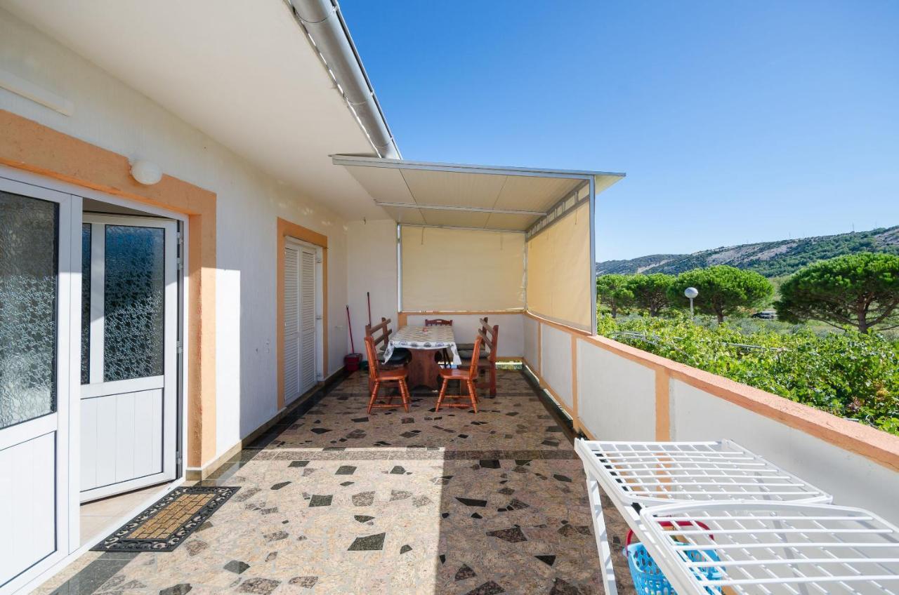 Apartment Elvira Lopar