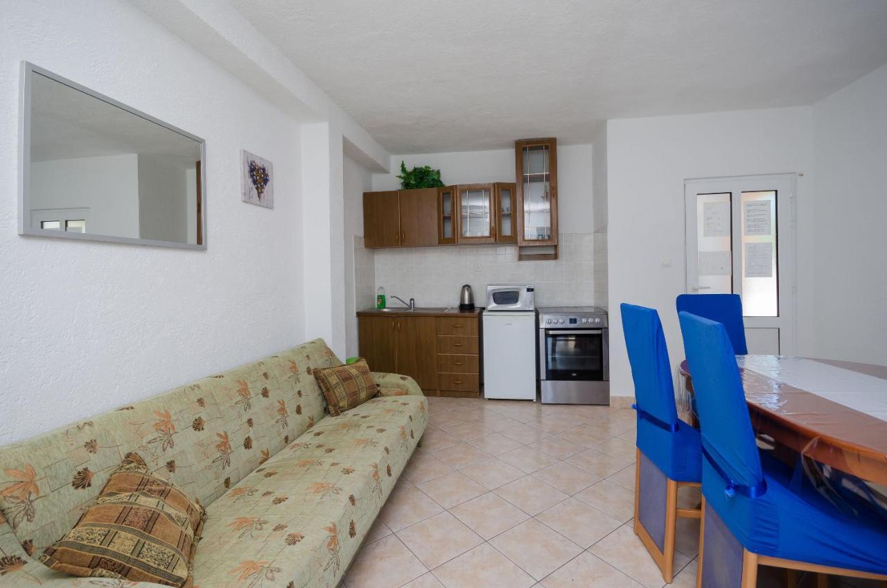 Apartment Elvira *