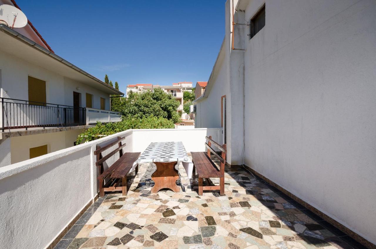 Elvira Apartment Lopar