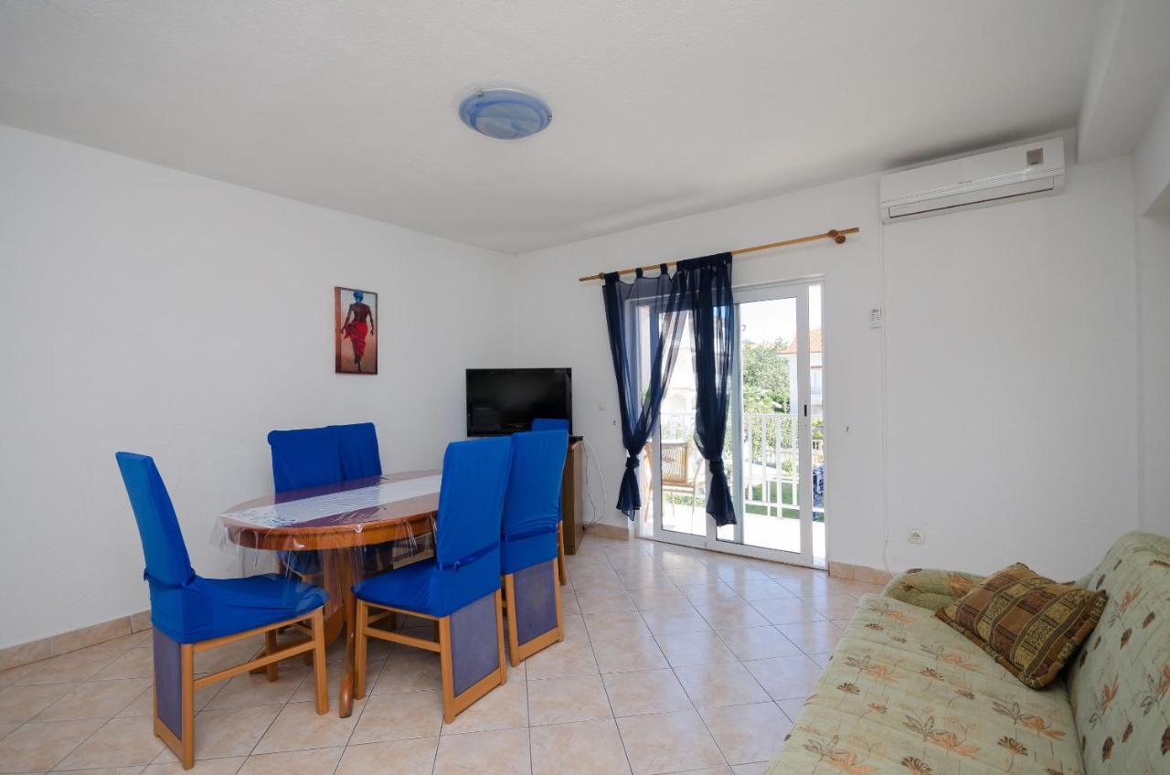 Elvira Apartment Lopar