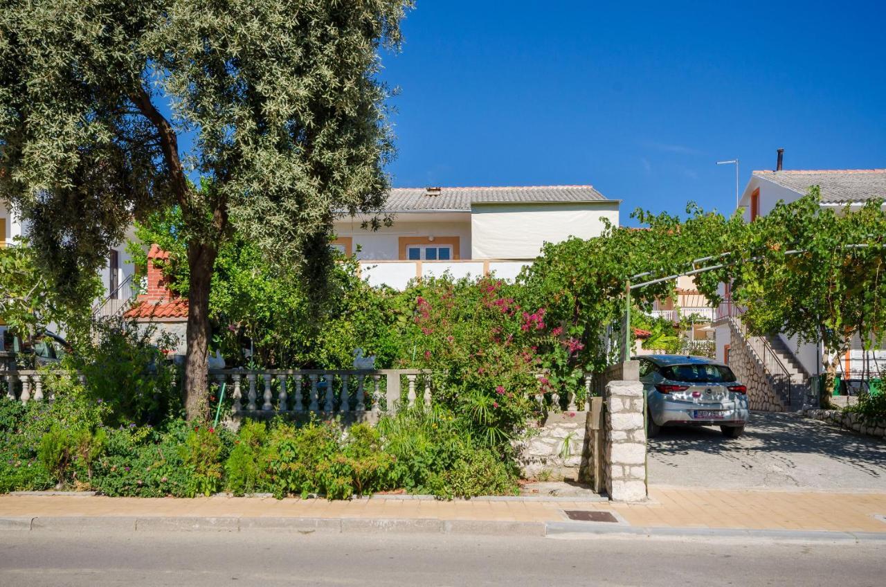 Elvira Apartment